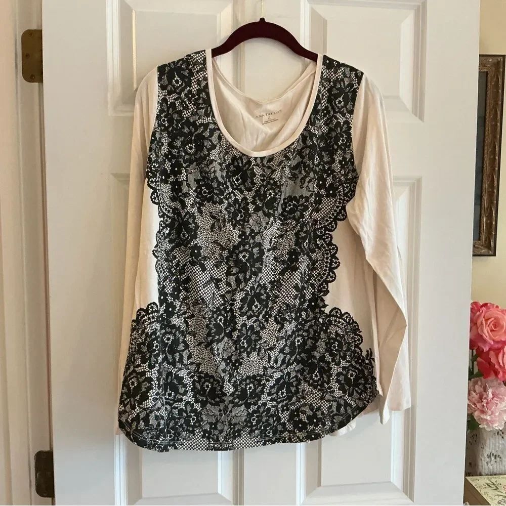 EUC. Ann Taylor Brand  Black Lace Over Cream L/S Top in Women’s XL